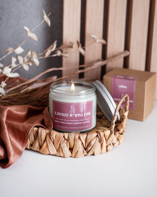 Zawsze k*rwa coś - świeca sojowa (250 ml)